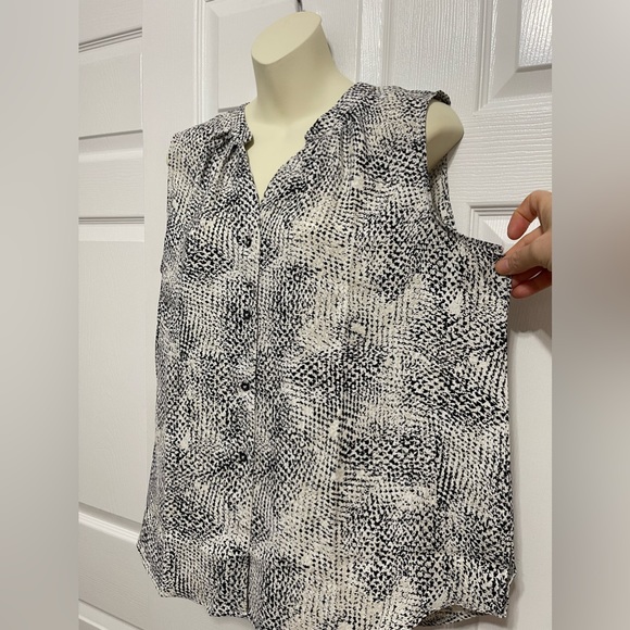 Jone New York Signature
New no tag
Women Size L Blouse... - Picture 2 of 6